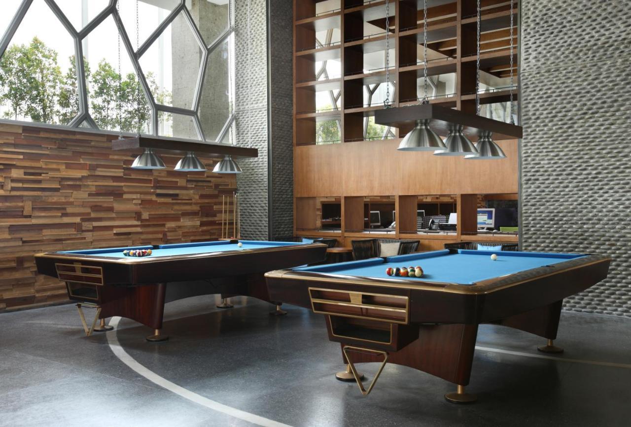 Ts Suites Семіньяк Екстер'єр фото Billiard tables