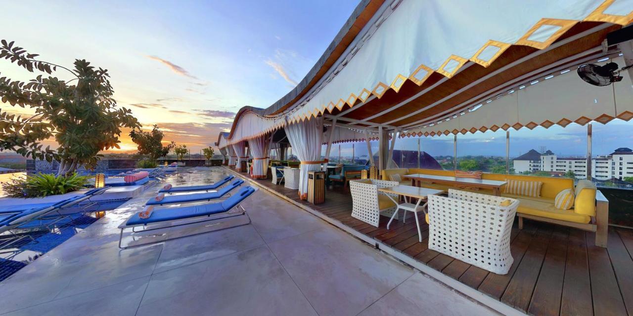 Ts Suites Семіньяк Екстер'єр фото The rooftop pool at the hotel