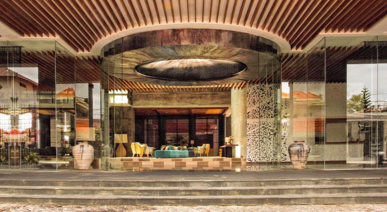 Ts Suites Семіньяк Екстер'єр фото The lobby of the hotel