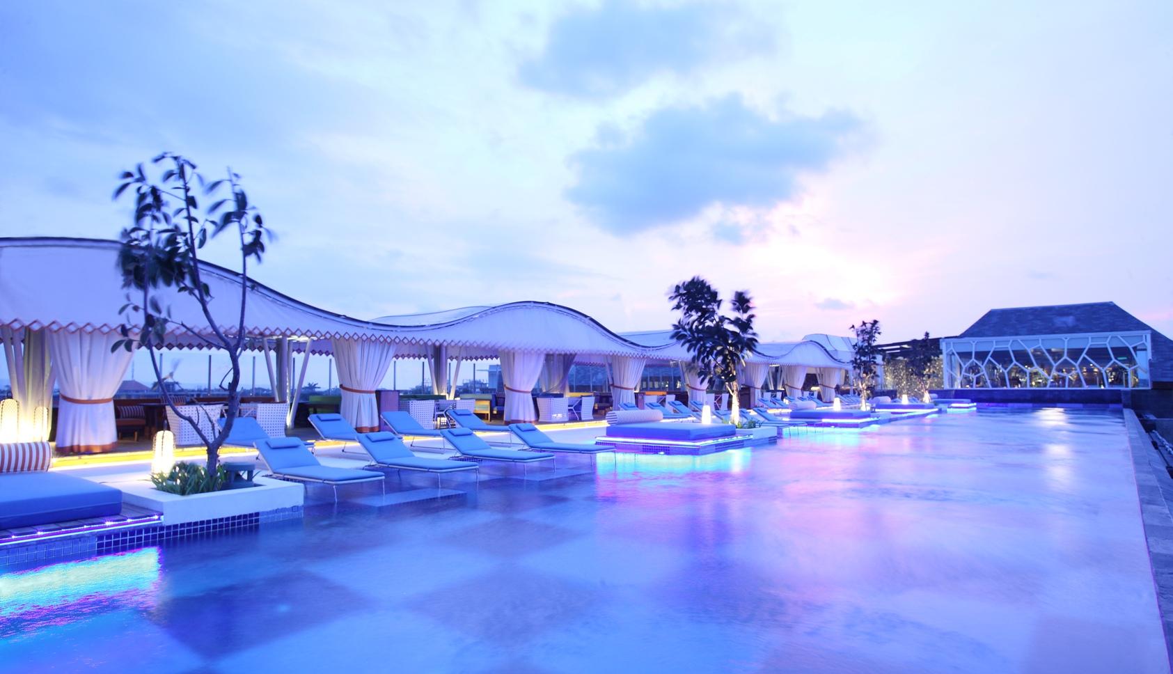 Ts Suites Семіньяк Екстер'єр фото The pool at the hotel
