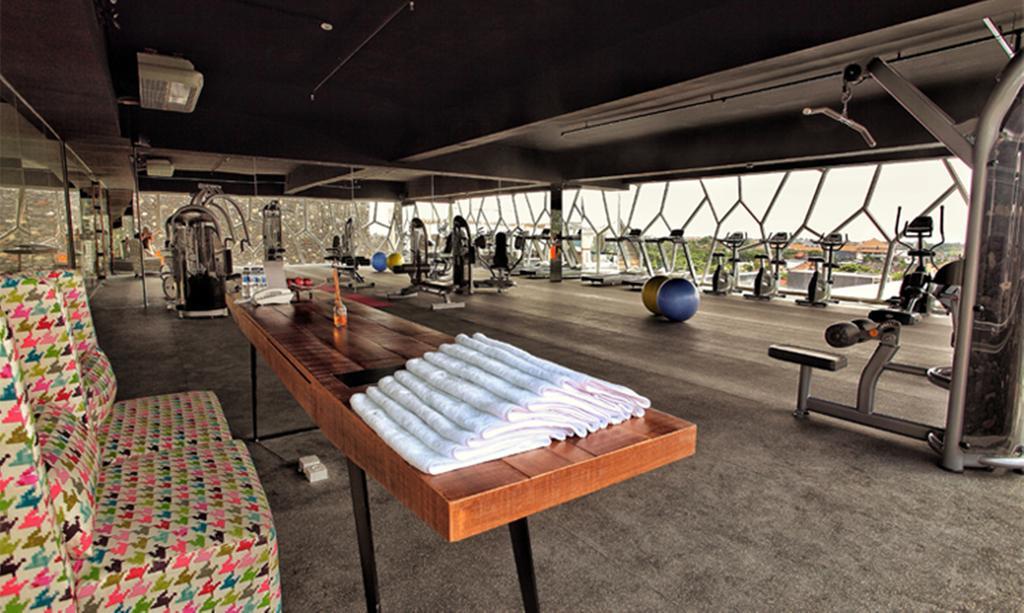 Ts Suites Семіньяк Екстер'єр фото The gym at the hotel