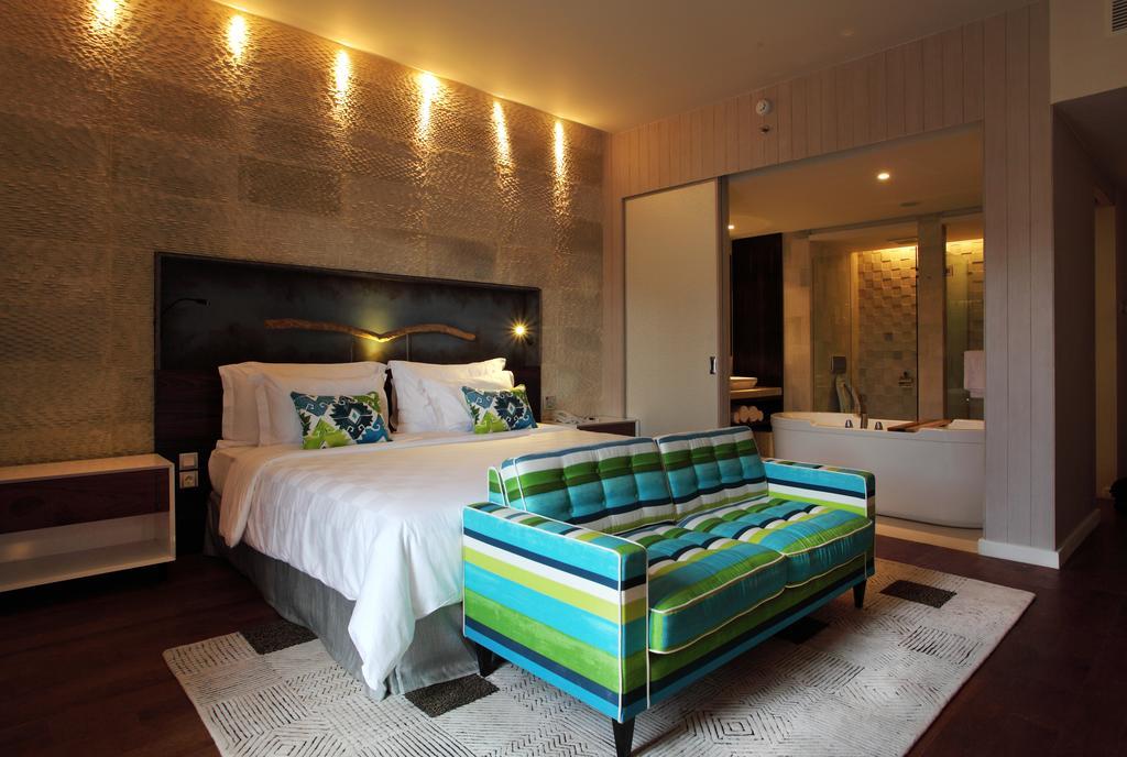 Ts Suites Семіньяк Номер фото A bedroom at the hotel
