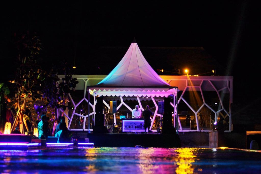 Ts Suites Семіньяк Екстер'єр фото The stage of the show